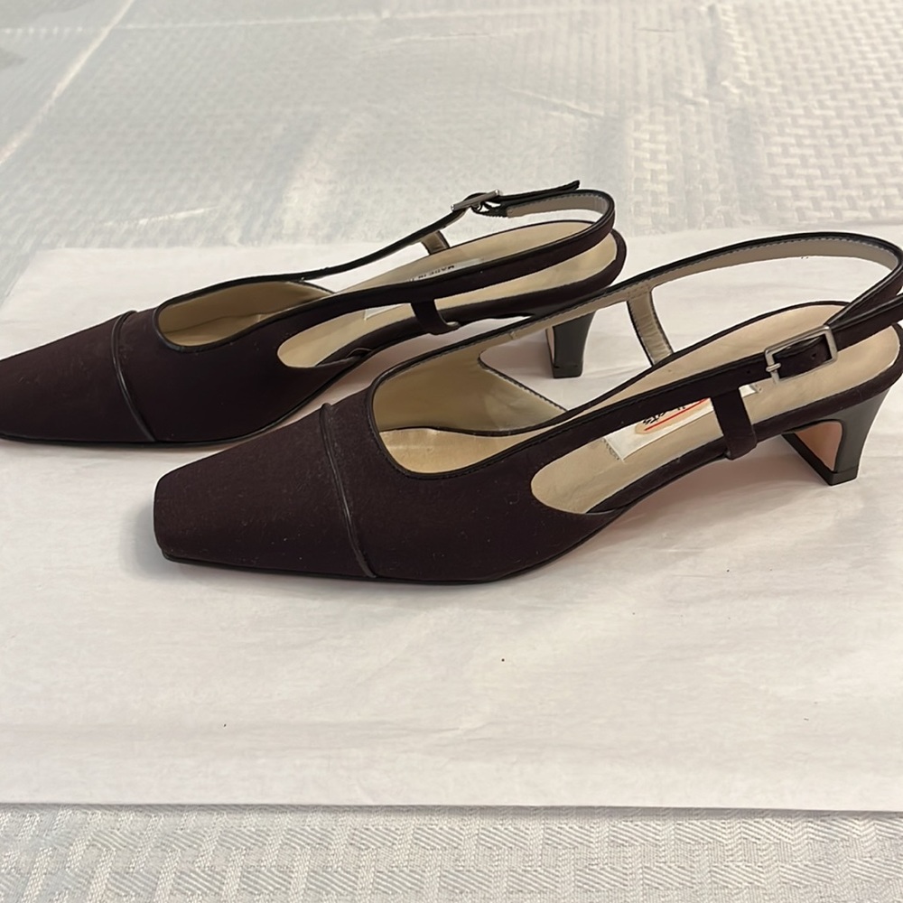 Talbots Woman's Brown Heels. Never Worn. Size 6M. Made in Italy - Picture 9 of 12